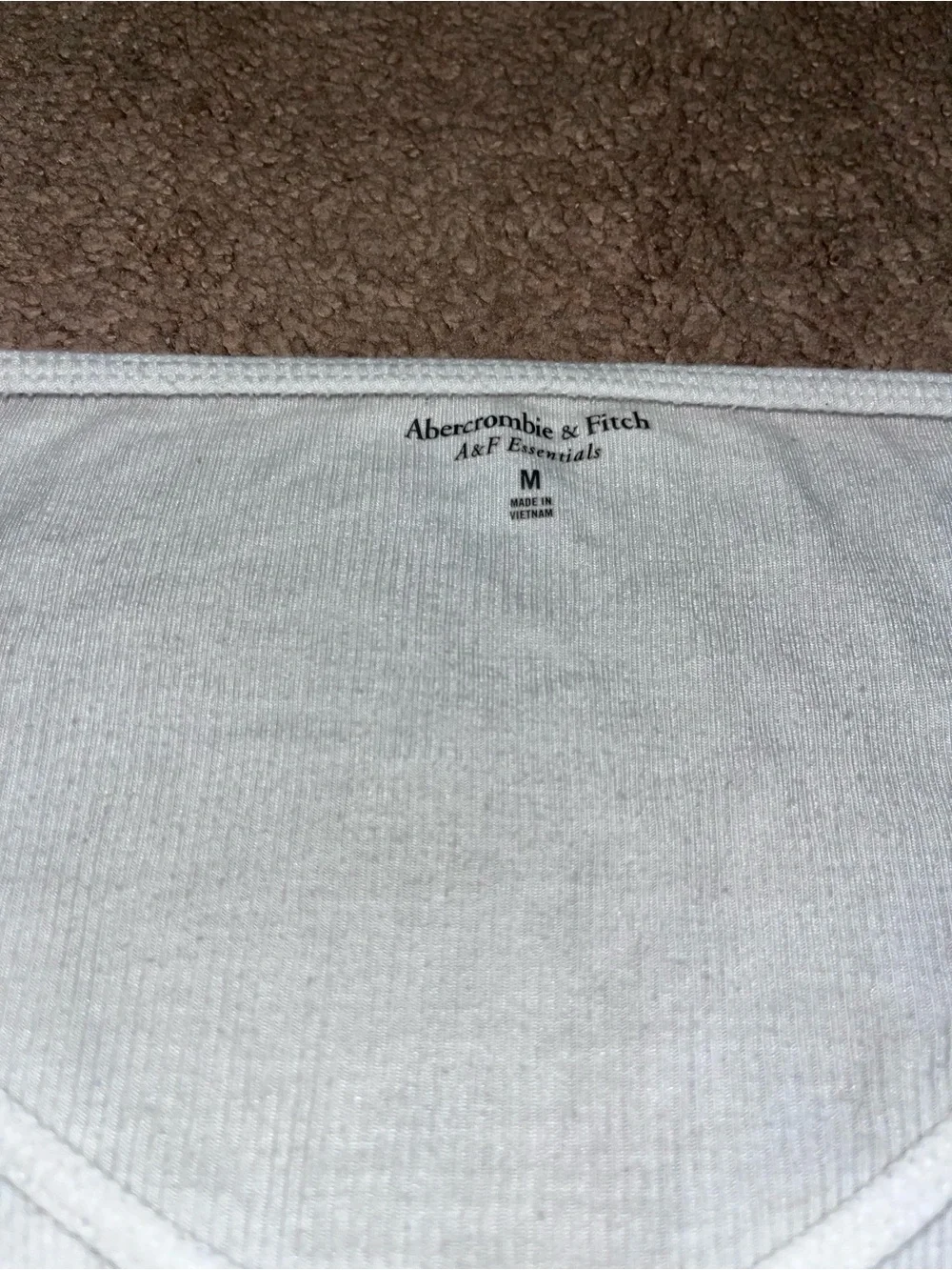 Abercrombie White Ribbed V-Neck Long Sleeve Tee Size Medium